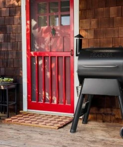 TRAEGER PRO 575 PELLET GRILL