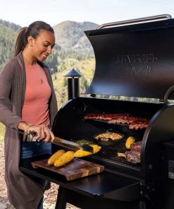 TRAEGER PRO 780 PELLET GRILL Appliances
