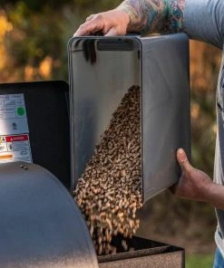 Traeger Accessories TRAEGER STAYDRY PELLET BIN & LID